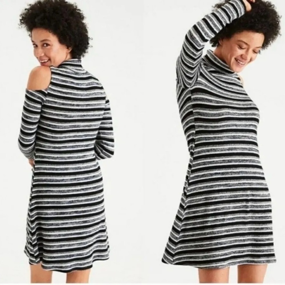 American Eagle 🦅 Outfitters Soft & Sexy Plush Striped Cold Shoulder